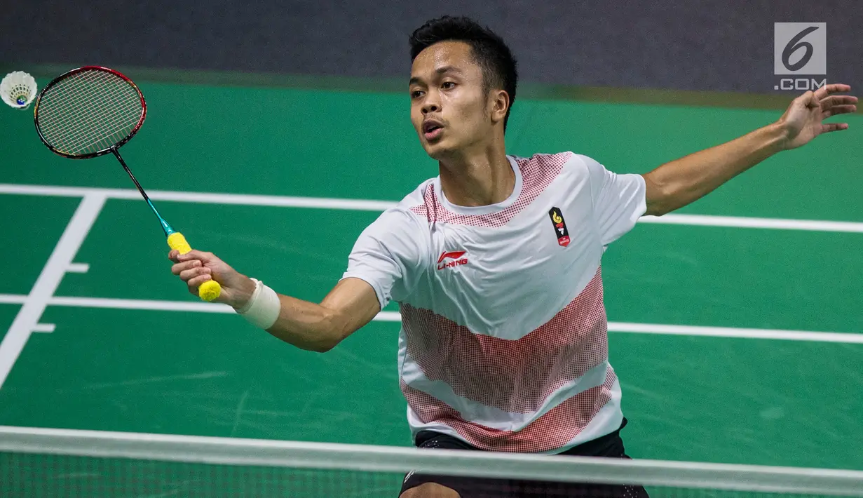 Pebulutangkis Indonesia, Anthony Ginting, saat melawan wakil China Taipei, Chou Tien-chen, pada laga Asian Games di Istora, Jakarta, Senin (27/8/2018). Anthony Ginting kalah 21-16, 21-23, dan 17-21. (Bola.com/Vitalis Yogi Trisna)