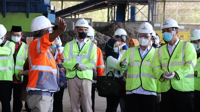 Menko Bidang Kemaritiman dan Investasi, Luhut B Panjaitan meresmikan RDF atau instalasi pengolah sampah jadi bahan bakar di Cilacap, Jawa Tengah. (Foto: Liputan6.com/Kominfo Cilacap)