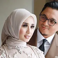 Resepsi ke-2 Laudya Cynthia Bella dan Engku Emran sungguh berbeda dengan acara yang berlangsung di Malaysia sebelumnya. Kali ini, para selebriti Indonesia terlihat banyak yang hadir turut meramaikan acara. (Instagram/bellaers_makasar)