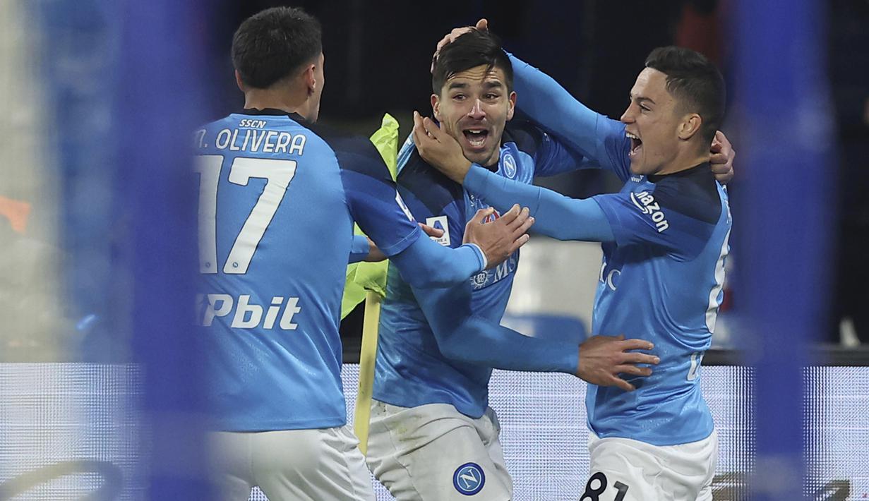 Hingga laga usai skor 2-1 untuk kemenangan Napoli tetap bertahan. Dengan hasil ini Napoli makin kukuh di puncak klasemen dengan raihan 53 poin, unggul 13 angka dari Inter Milan di peringkat kedua yang baru mengemas 40 poin. (LaPresse via AP Photo/Alessandro Garofalo)