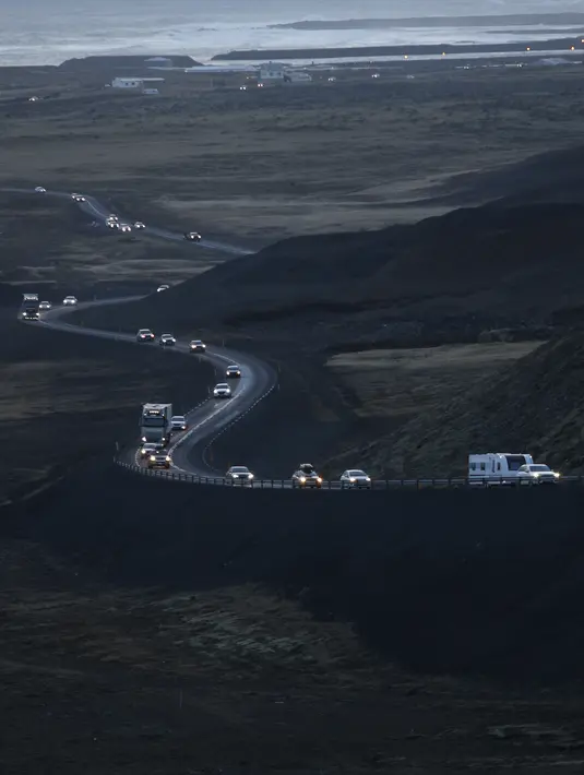 Kota berpenduduk 3.400 jiwa ini terletak di Semenanjung Reykjanes, sekitar 50 kilometer sebelah barat daya ibu kota Reykjavik. (AP Photo/Brynjar Gunnarsson)