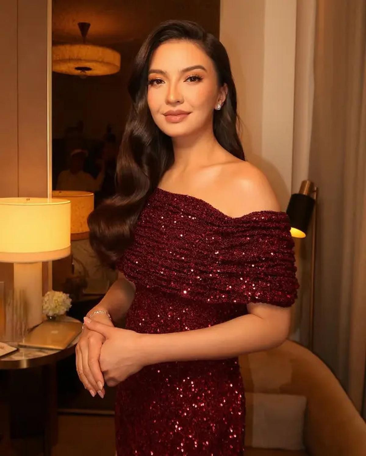 Potret Raline Shah Saat Sertijab "Presiden Jomblo" dari Luna Maya, Tampil Elegan dengan Outfit Serba Putih
