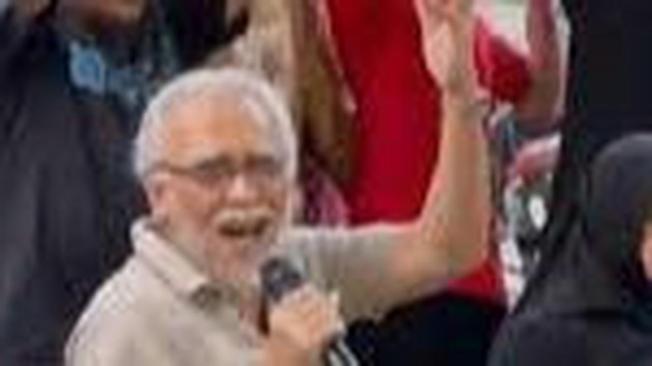 Iwan Fals Kondangan Sunatan di Depok, Suasananya Langsung Berubah jadi Konser Lagu 'Kemesraan