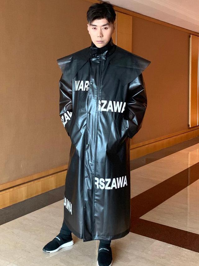 Roy Kiyoshi Bereaksi Gara Gara Wajahnya Dibilang Mirip Logo Arsenal Showbiz Liputan6 Com