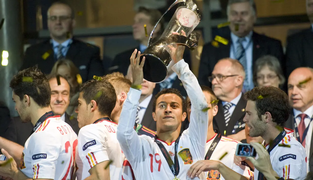 Thiago merupakan salah satu gelandang terbaik yang dimiliki Luis Milla di Piala Eropa U-21 2011. Thiago sendiri berhasil mencetak gol kedua saat Spanyol mengalahkan Swiss pada partai final Piala Eropa U-21 2011. Thiago pernah merumput bersama klub besar Eropa seperti Barcelona, Bayern Munchen dan kini menjadi pemain andalan Jurgen Kloop di Liverpool. (AFP/Jonathan Nackstrand)