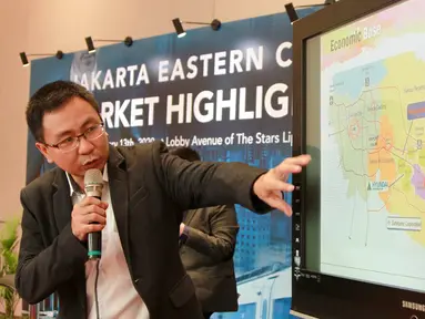 CEO Indonesia Property Watch, Ali Tranghanda saat paparan Jakarta Eastern Corridor - Market Highlight 2020 di Jakarta. Ali Tranghanda menjelaskan siklus properti yang potensial masih berada di Pasar Menengah Bawah dengan harga hunian berkisar di Rp 300 juta sampai 1 miliar. (Liputan6.com/HO/Adi)