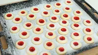 Kue Strawberry Thumbprint/copyright Anchor