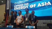 Direktur kreatif upacara penutupan Asian Games 2018, Wishnutama Kusubandiro (dua dari kiri), pada konferensi pers di Jakarta, Senin (27/8/2018). (Liputan6.com/Cakrayuri Nuralam)