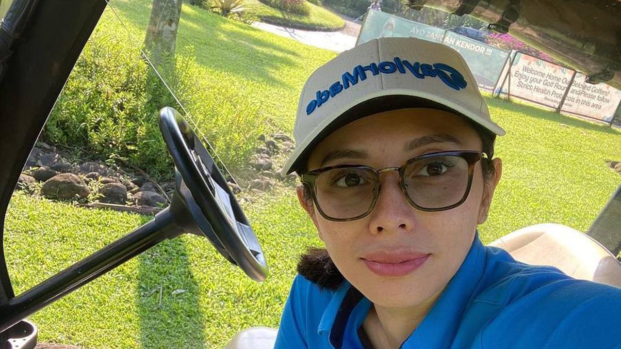 Meski tak lagi muda, Eno tetap aktif dalam seni dan olahraga.