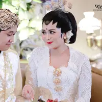 Caca Tengker menikah dengan Barry Tamin [foto: www.instagram.com/why_moments]