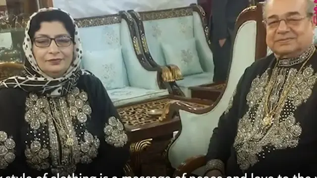 Pasangan Ini Pakai Pakaian Serasi Selama 37 Tahun, Rahasia Pernikahan Awet?