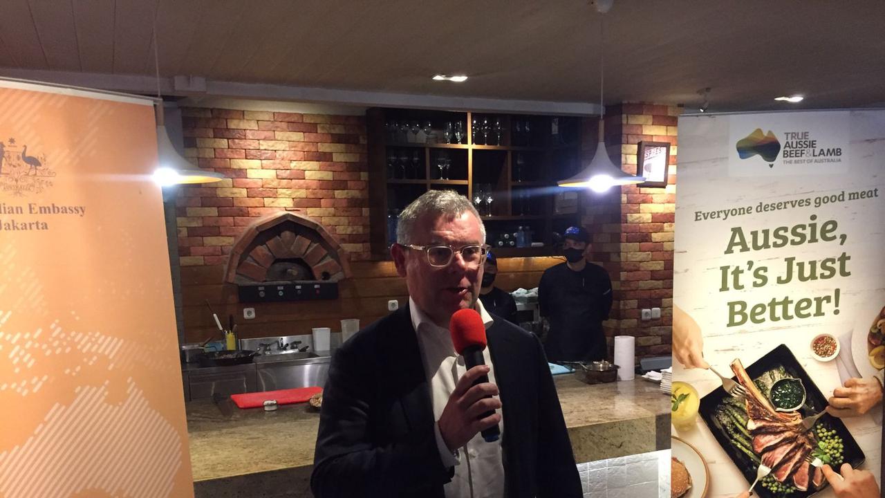 Menteri Pertanian, Perikanan, dan Kehutanan Australia Murray Watt meyakini bahwa Indonesia dan negaranya mampu menyelesaikan isu Penyakit Mulut dan Kuku (PMK) pada hewan ternak (Liputan6.com/Teddy Tri Setio Berty)