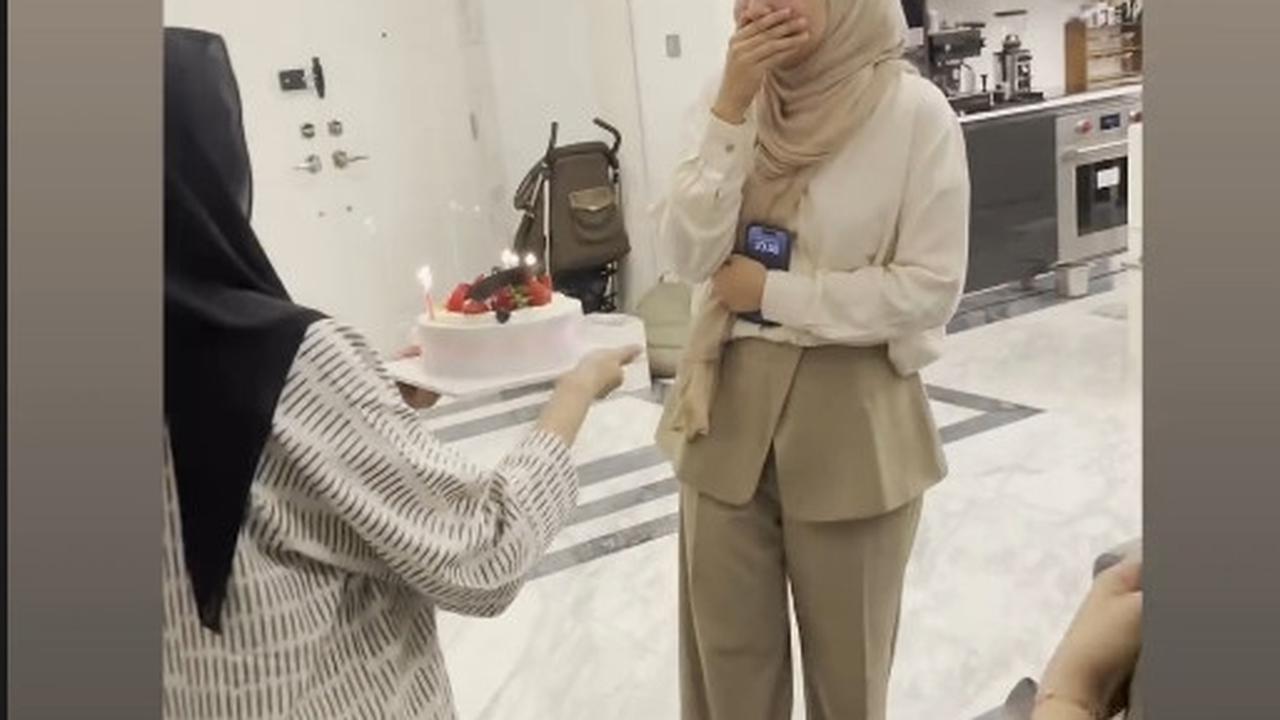 Setelah Dirayakan di Bali, Zaskia Sungkar Kembali Dapat Kejutan Ulang Tahun