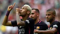 Gaya  Neymar merayakan gol saat timnya melawan Sporting Gijon pada lanjutan La Liga Spanyol di Stadion El Molinon, Gijon, Sabtu (24/9/2016) WIB. (REUTERS/Eloy Alonso)