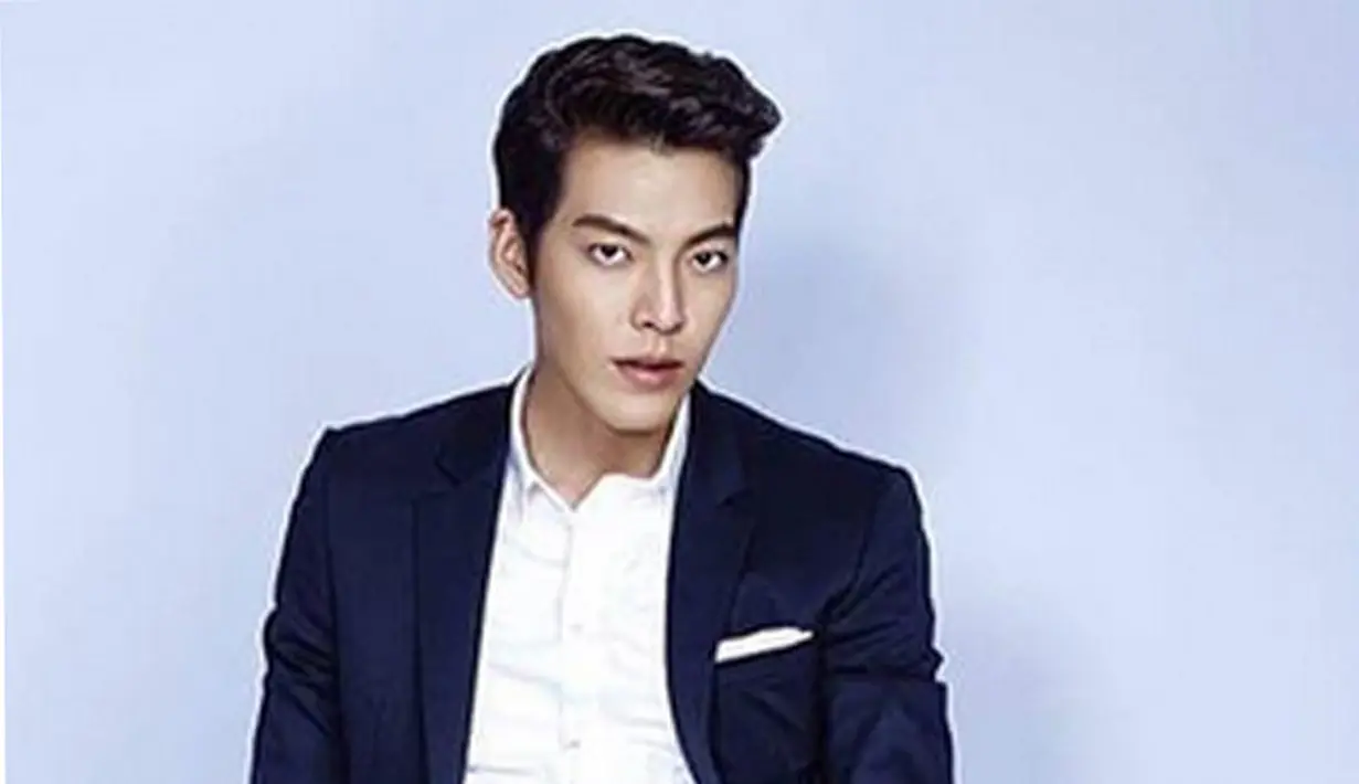 “Kami sudah mendengar penyakit yang diderita Kim Woo Bin. Kami pun berencana untuk menunda syuting dan lebih mementingkan kesehatan Kim Woo Bin. Kami berharap agar dia segera sembuh,” tutur pihak agensi film itu. (Instagram/kimwoobin_89)