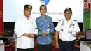 Menteri Perhubungan RI, Budi Karya Sumadi bersama dengan Chief Human Capital Officer XL Axiata, Rudy Afandi ( tengah ) dan Dirjen Hubungan Darat, Budi Setiyadi saat meluncurkan aplikasi navigasi digital “Peta Jelajah Nusantara” di Jakarta, Selasa (28/5).  (Liputan6.com/Angga Yuniar)