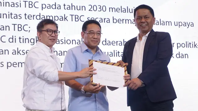 Ketiga tim sukses masing-masing paslon presiden dan wakil presiden menandatangani komitmen bersama untuk eliminasi TBC 2030. (Dok STPI)