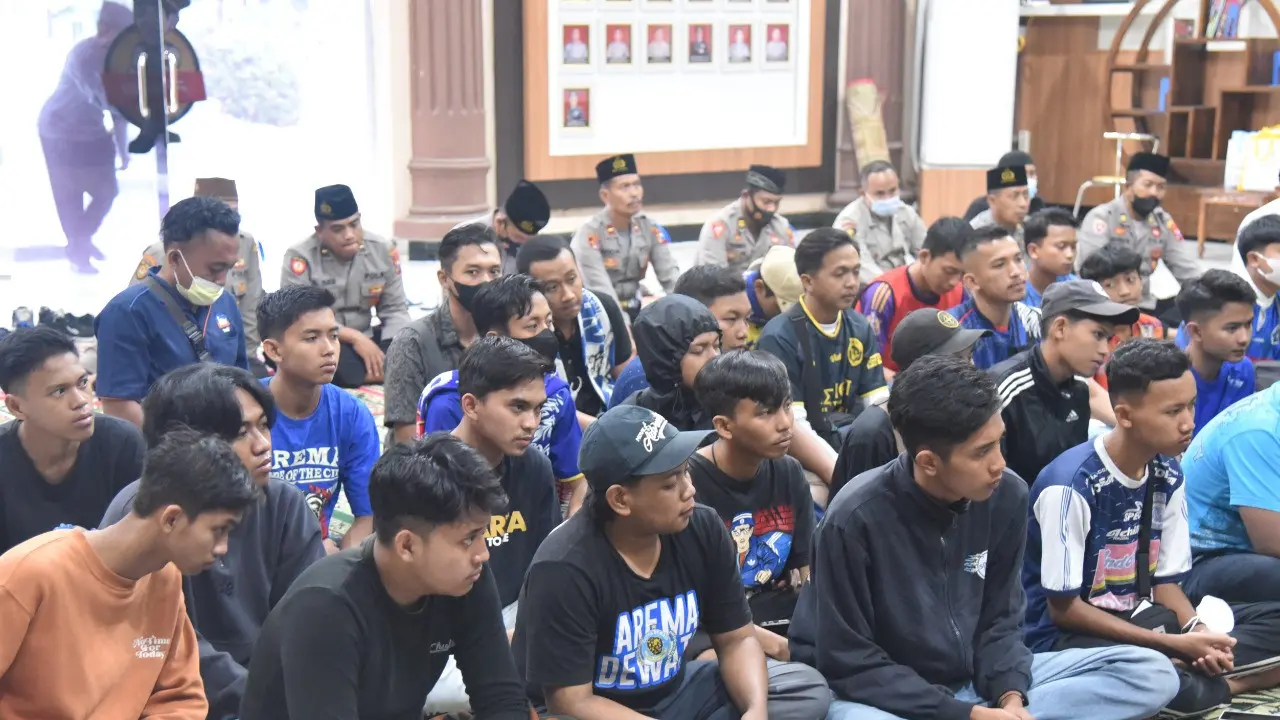 Ratusan Aremania Bodowoso Raya doa bersama untuk korban  tragedi kerusuhan Kanjuruhan. (Istimewa)