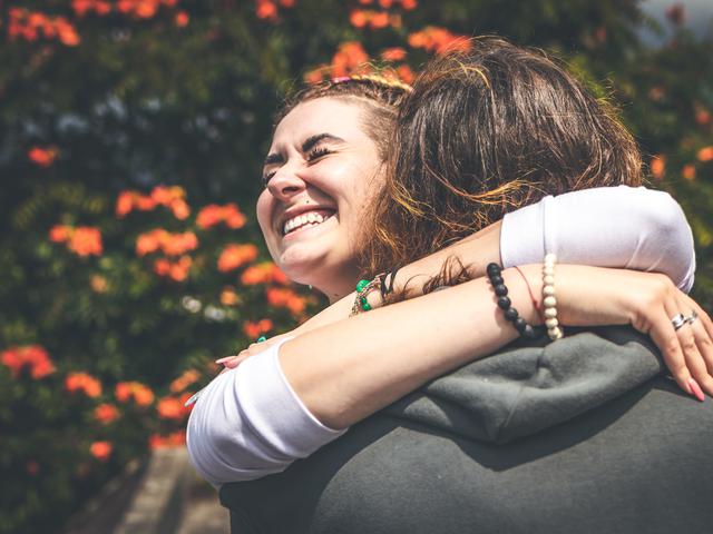 38 Kata Kata Cinta Aku Di Sini Untukmu Romantis Dan Bermakna Dalam Ragam Bola Com