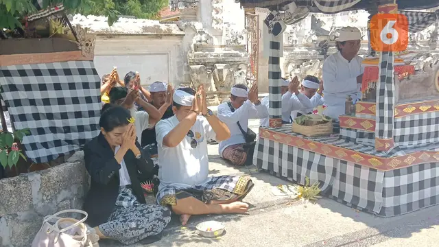 keliling Nusa Penida, ASTAGUNA Ritual Sembahyang di Pura Khayangan Jagad