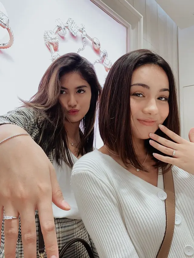 Kompak Joget TikTok, Ini 7 Potret Kebersaman Ochi Rosdiana dan Ersya Aurelia