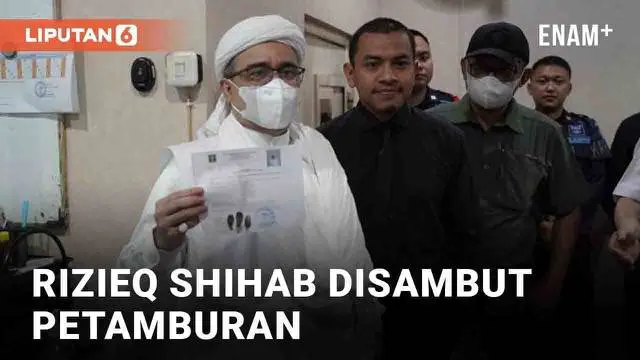 Muhammad Rizieq Shihab dapat menghirup udara bebas usai jalani 2 tahun kurungan. Mantan pimpinan FPI itu mendapatkan pembebasan bersyarat di tengah proses pidana penjara. Kerabat dan umat menyambut kedatangan kembali Rizieq di Petamburan pada Rabu (2...