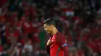 Penyerang Portugal Cristiano Ronaldo  berjalan usai pertandingan lanjutan piala Eropa 2016 grup F di Parc des Princes, Prancis, (19/6). Portugal bermain imbang 0-0 dengan Austria. (REUTERS/Christian Hartmann)