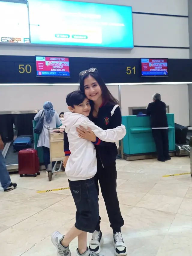 Mattwhite Aktor Cilik 'DANUR' Meninggal Dunia, Ini 6 Potret Kenangannya Bareng Prilly Latuconsina