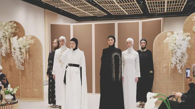 Inspirasi Busana Monokrom Sebagai Pilihan Baju Lebaran dari Diniira X Vivere