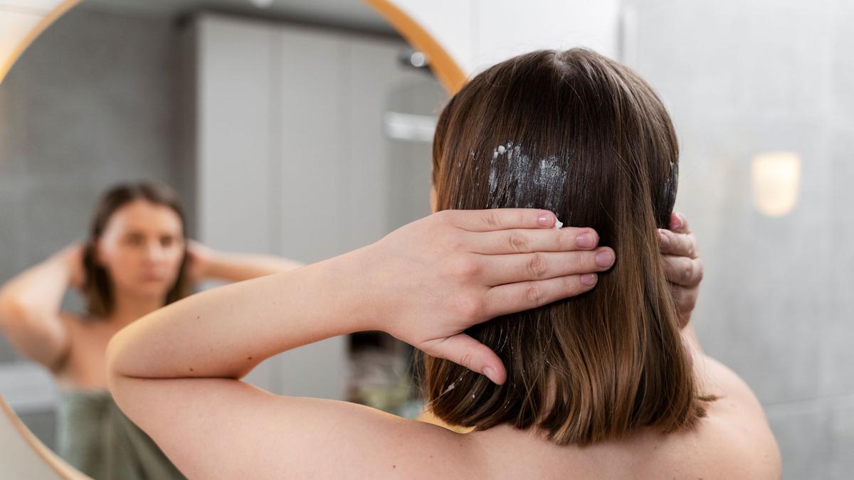 Trivia Rambut Kusam: Ini Peran Nutrisi, Polusi, dan Haircare Routine untuk Kilau Alami