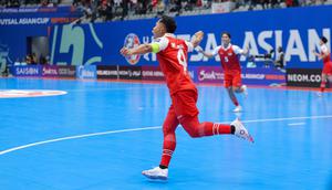 Pemain Timnas Futsal Indonesia, Mochammad Iqbal melakukan selebrasi setelah mencetak gol pembuka ke gawang Korea Selatan dalam laga Grup A Piala Asia Futsal 2026 di Indonesia Arena, Senayan, Jakarta, Selasa (27/01/2026). (Bola.com/Bagaskara Lazuardi)