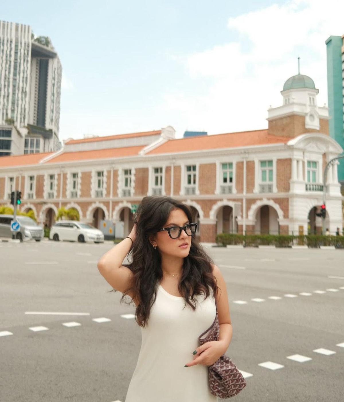 Marsha Aruan Makin Stunning! Gaya Elegan dengan Kacamata yang Bikin Terpana