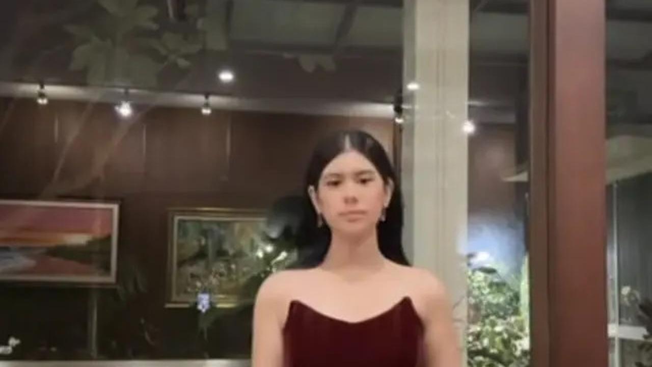 Pesona Almira Putri Annisa Pohan saat Hadir Prom Night Dipulas Makeup Natural dengan Atasan Bustier yang On Point