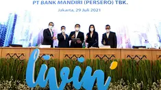 Direktur IT Bank Mandiri Timothy Utama, Direktur Manajemen Risiko Ahmad Siddik Badruddin, Dirut Darmawan Junaidi, Wadirut Utama Alexandra Askandar dan Direktur Keuangan & Strategi Sigit Prastowo saat paparan kinerja Bank Mandiri Triwulan II di Jakarta, Kamis (29/7/2021) (Liputan6.com/HO/Mandiri)
