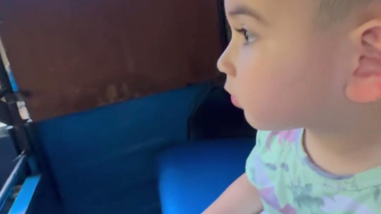 7 Potret Kay Anak Faisal Haris dengan Jennifer Dunn Naik Bajaj, Bikin Gemas Dikira Tuk Tuk Thailand