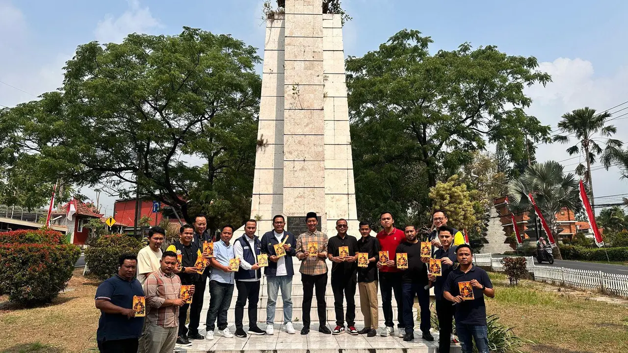 ejumlah kader muda Partai Golkar yang berasal dari latar belakang organisasi Cipayung dan Badan Eksekutif Mahasiswa (BEM) meluncurkan sebuah buku berjudul Menjaga Nurani Menata Negeri: Persembahan Kader Muda Kepada Sang Ketua.