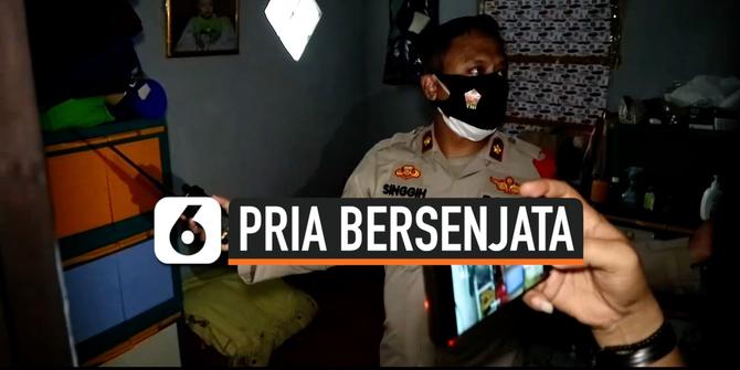 VIDEO: Pria Bersenjata Mendatangi Rumah Kos