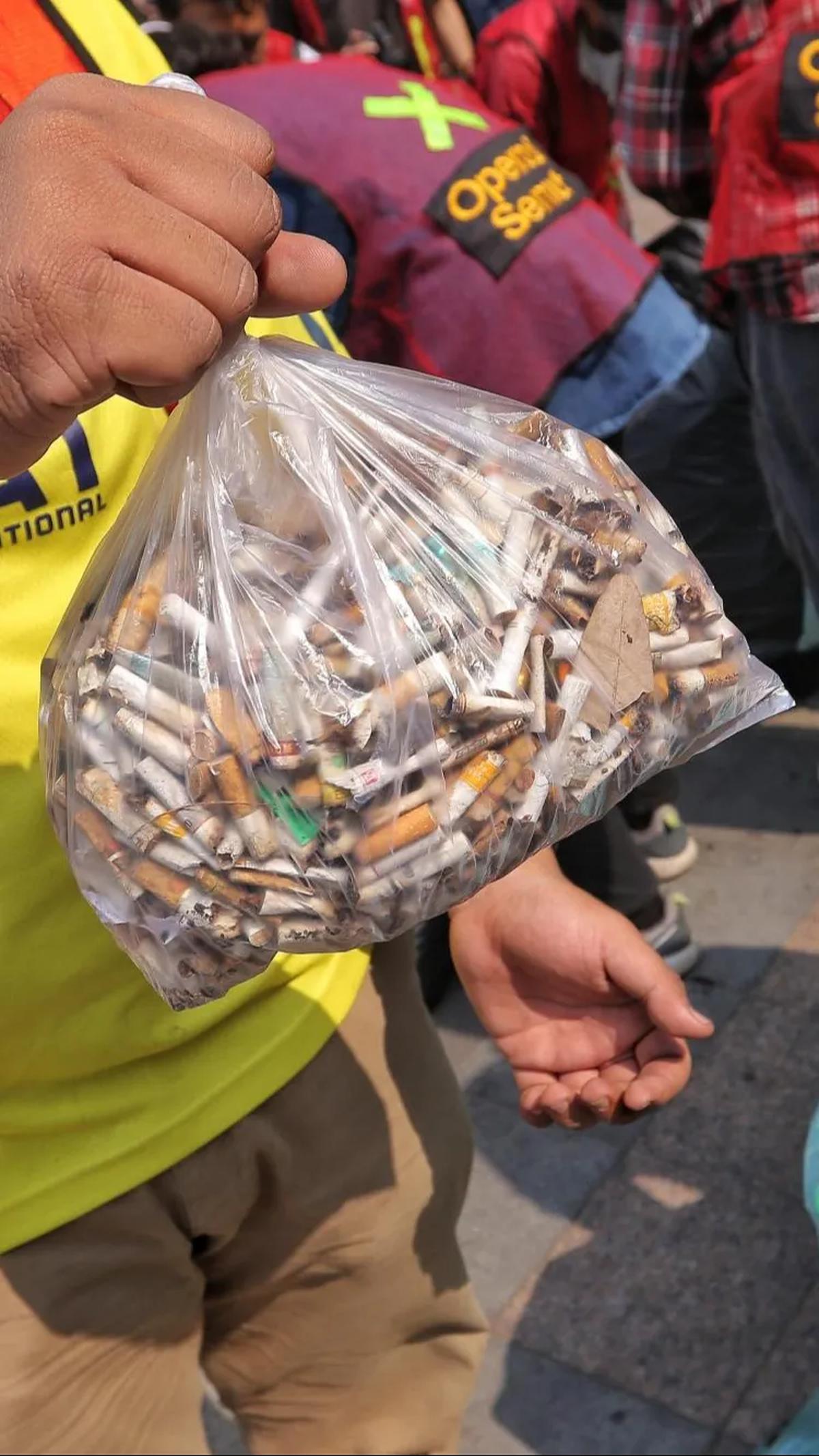 Kegiatan itu berlangsung saat hari bebas kendaraan bermotor di kawasan Sudirman-Thamrin.