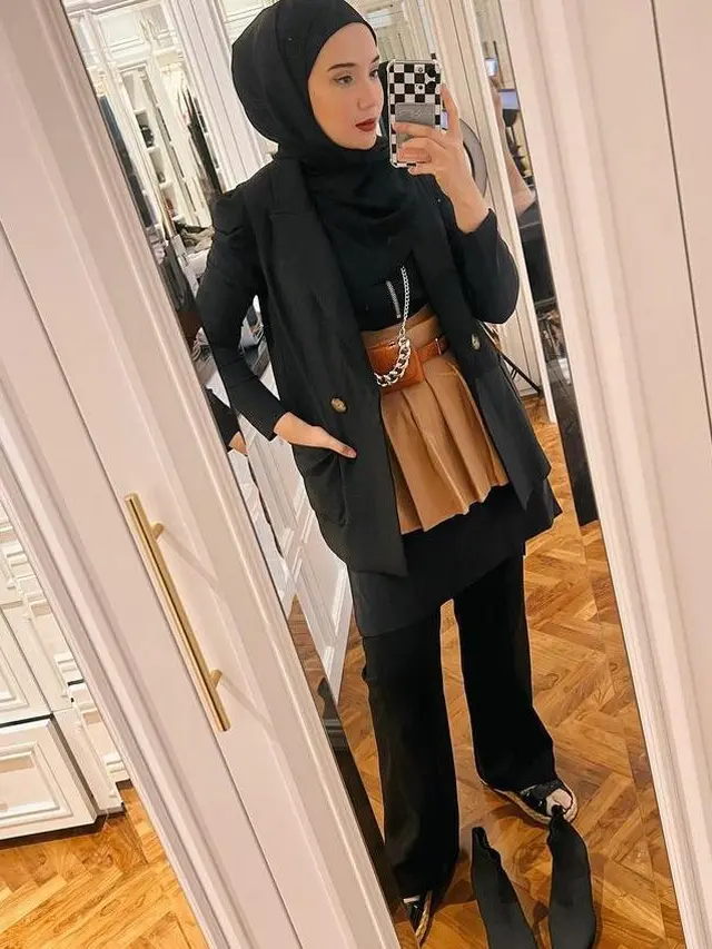 10 Ide OOTD Blazer Casual Hijab dari Dinda Hauw hingga Citra Kirana