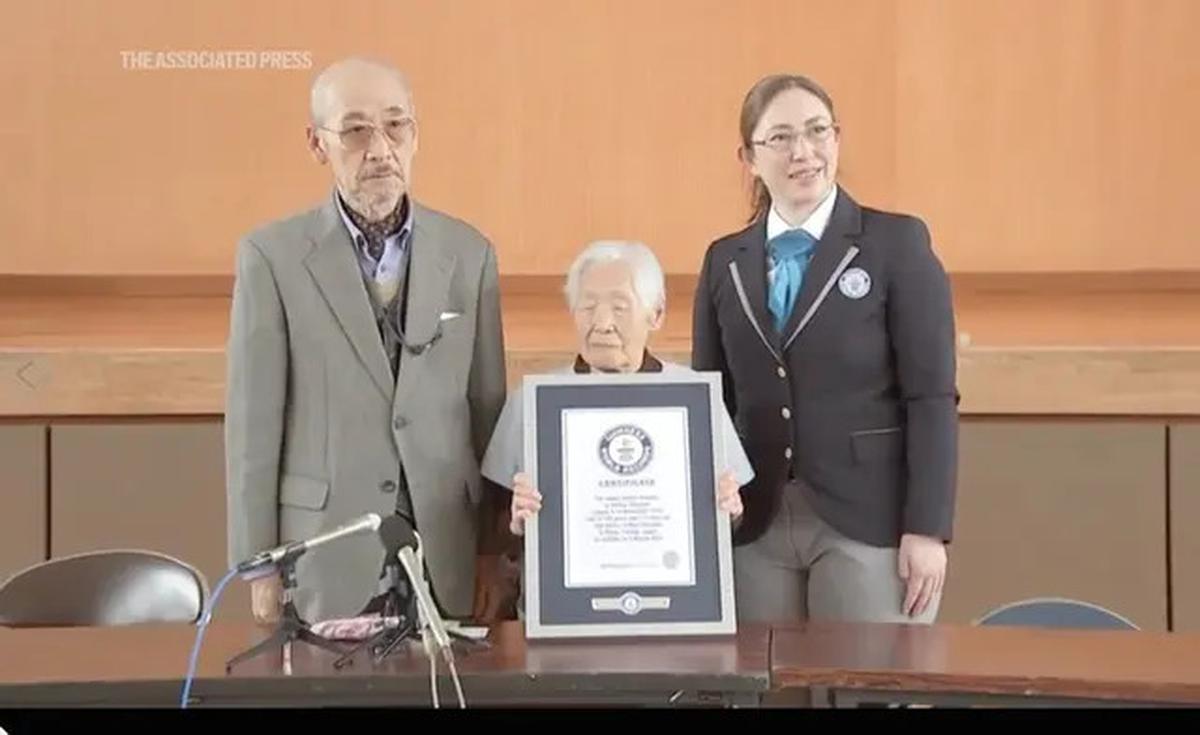 Ini Tukang Cukur Tertua di Dunia dengan Pengalaman Nyaris 100 Tahun