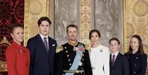 Keluarga Kerajaan Denmark baru saja merilis potret keluarga dengan tampilan yang begitu stylish. [Foto: Instagram/ royal.children]