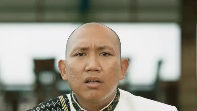 Oki Rengga sebagai Oki dalam film Comic 8 Revolution: Santet K4bin3t. (Foto: Dok. Falcon Pictures)