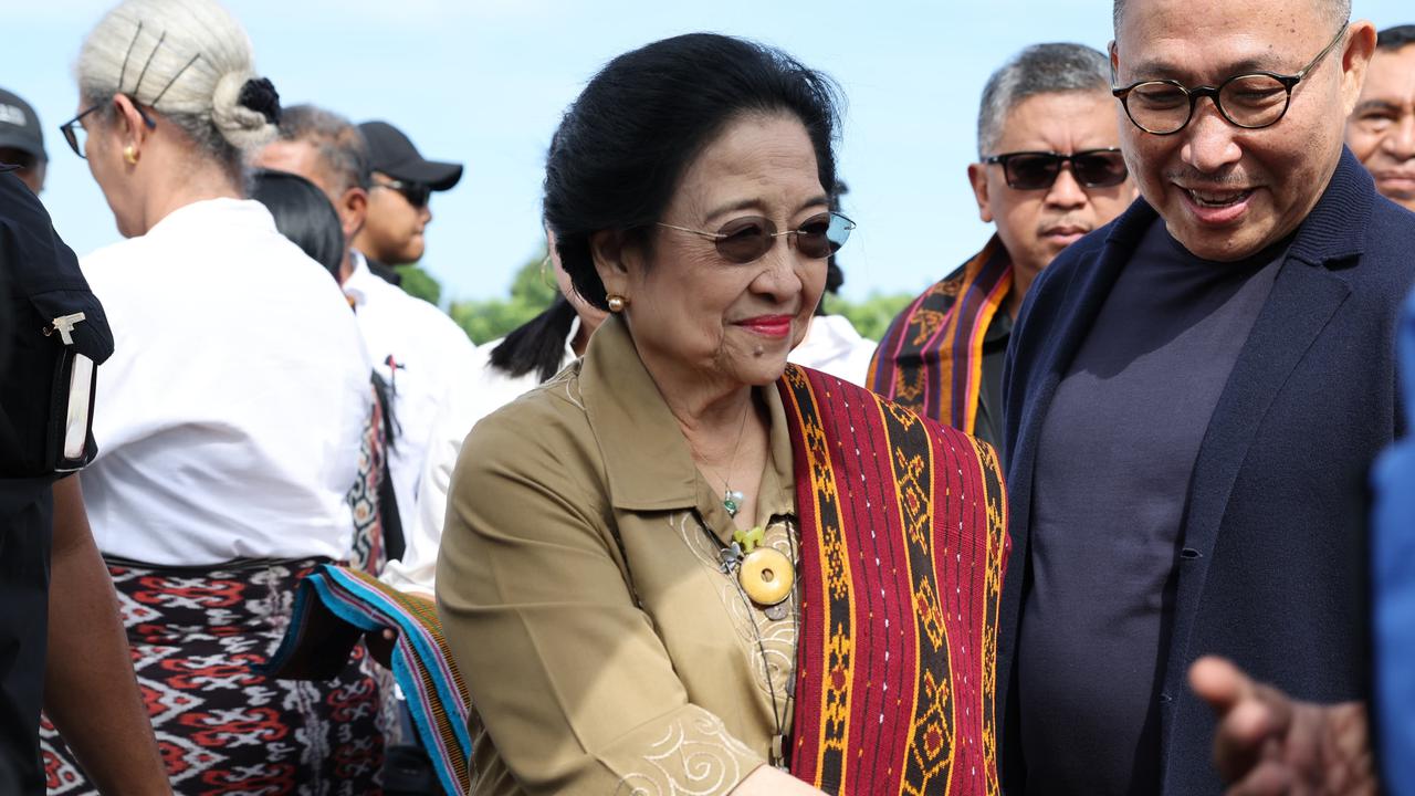 VIDEO: Nada Tinggi! Megawati Tunjuk-Tunjuk Jenderal TNI "Mau Apa Kalian!!"