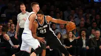 Tim Duncan (kanan) dan Kobe Bryant menjadi pemain paling bersinar di NBA pada masa kejayaan mereka. (Reuters/Anthony Gruppuso-USA TODAY Sports)