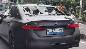 Viral BMW Listrik Dirusak Massa di Jakarta Barat, Ini Faktanya