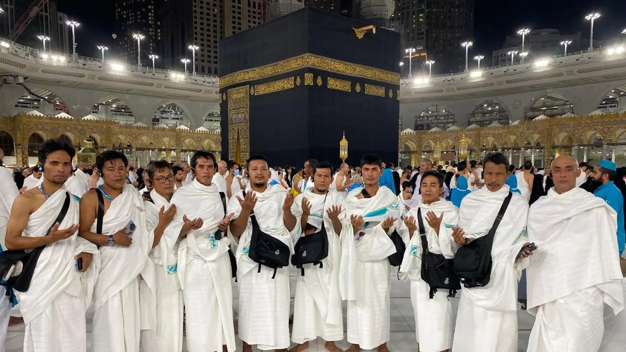 10 Tukang Cat Berangkat Umroh Bersama Avian Brands 
