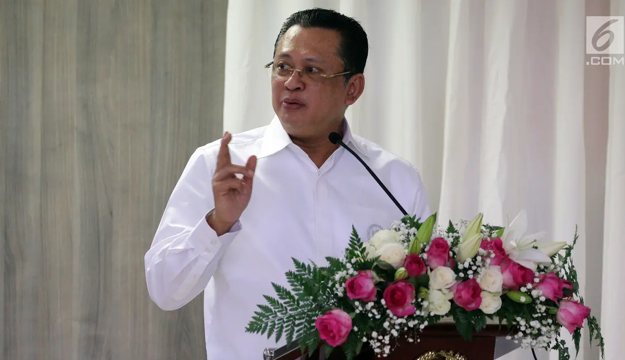 Ketua DPR Bambang Soesatyo memberi sambutan pada peresmian klinik Laporan Harta Kekayaan Pejabat Negara (LHKPN) elektronik di Kompleks Parlemen, Senin (12/2). Klinik itu guna mempermudah anggota dewan melaporkan harta kekayaan. (Liputan6.com/Johan Tallo)
