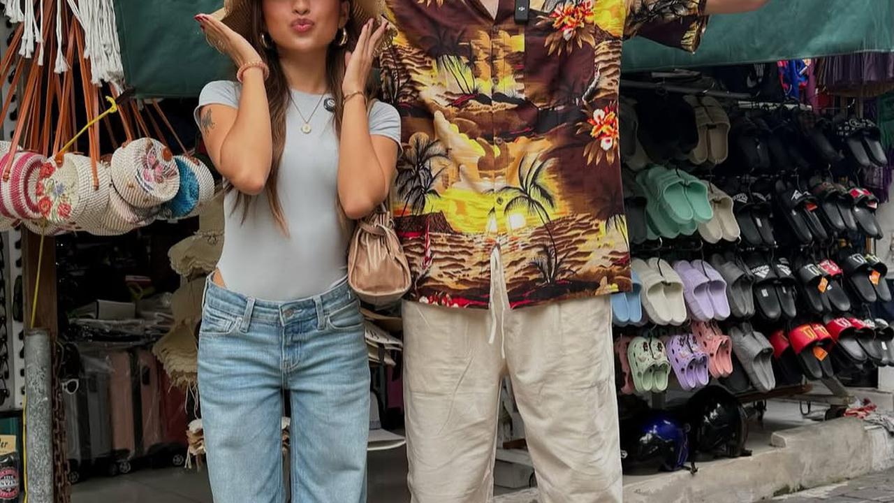 Aisar Khaled Foto Bareng Jennifer Coppen, Fans Fuji Ngamuk Sampai Disuruh Pulang ke Malaysia