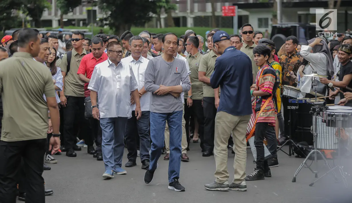 Presiden Joko Widodo tiba di Stasiun MRT Istora Mandiri, Jakarta, Minggu (24/3). Jokowi dijadwalkan bakal meresmikan beroperasinya moda raya terpadu (MRT) Jakarta fase I Lebak Bulus-Bundaran HI hari ini, Minggu, 24 Maret 2019. (Liputan6.com/Faizal Fanani)