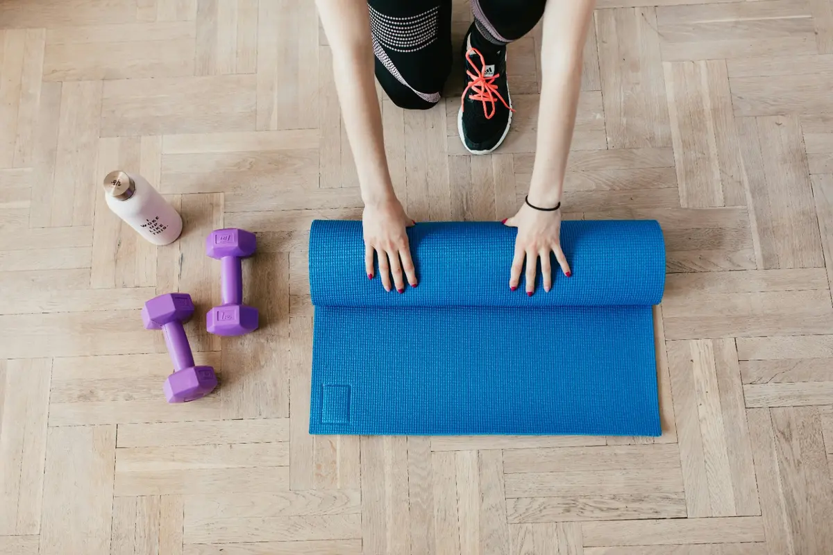 Mau Tetap Aktif Tanpa Olahraga Berat? Coba Latihan Isometrik Ini Sebelum Berbuka